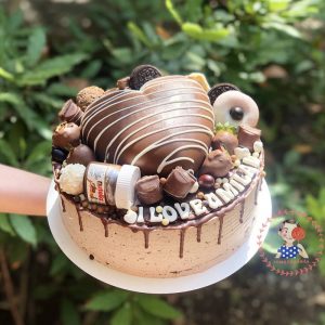 کیک خامه ای با دیزاین قلب شکلاتی بستنی و نوتلا