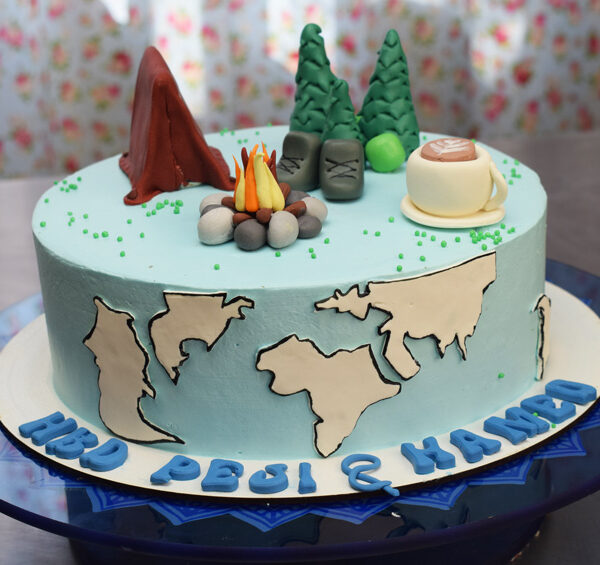 کیک تولد طبیعت گردی و مسافرت